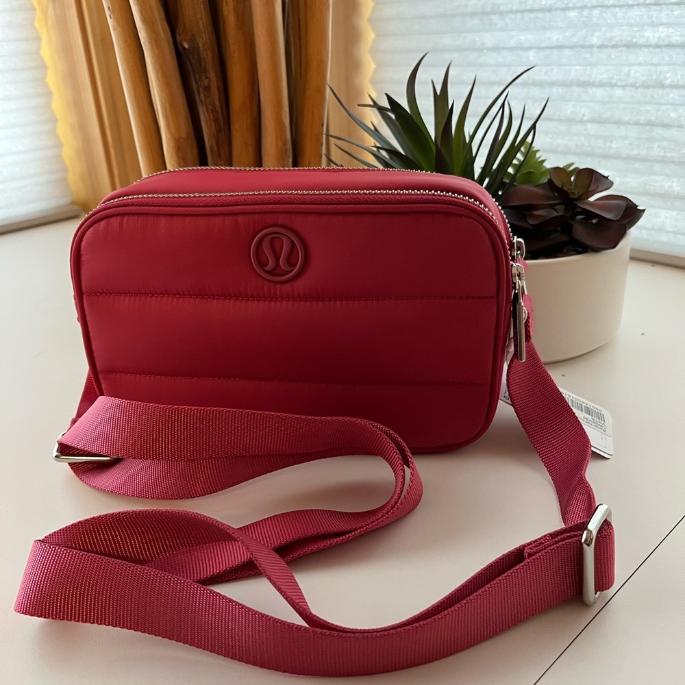 NEW Lululemon Wunder Puff Crossbody Camera Bag - one size - vintage rose